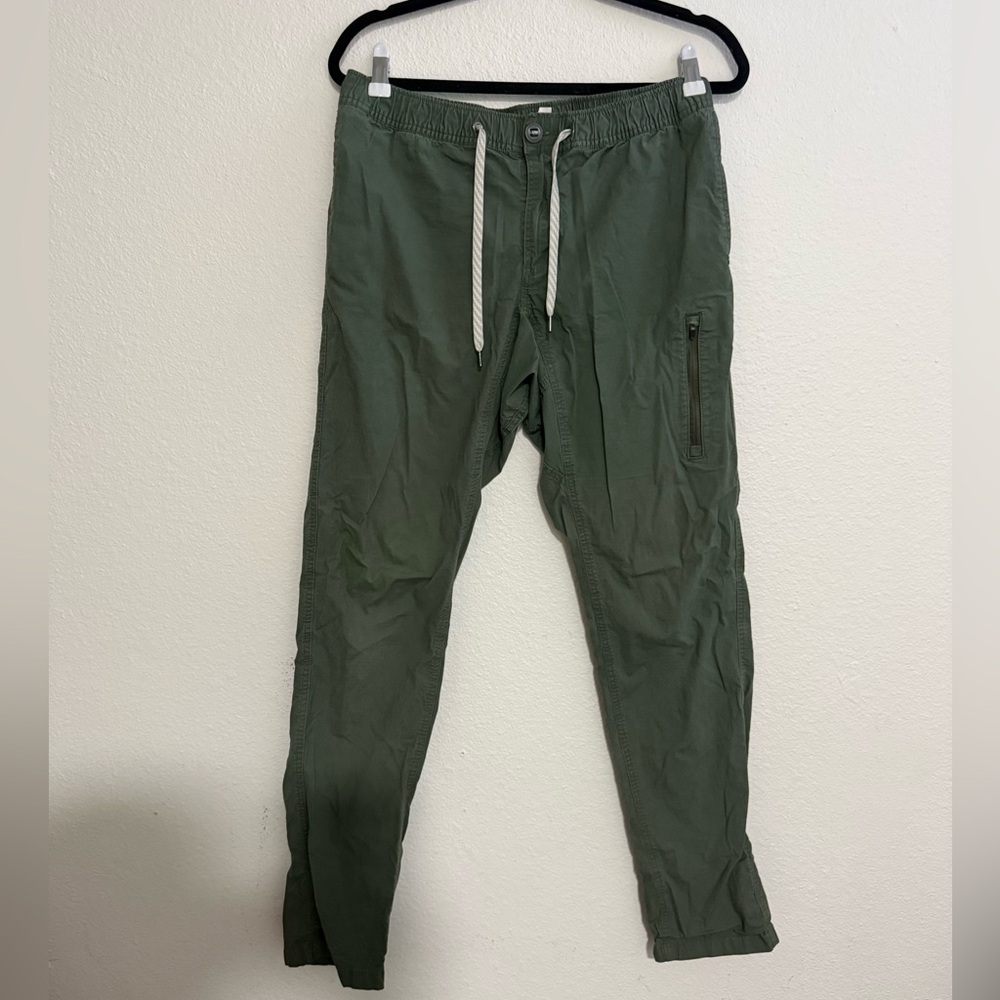 Vuori Men's Green Khakis - Picture 2 of 8